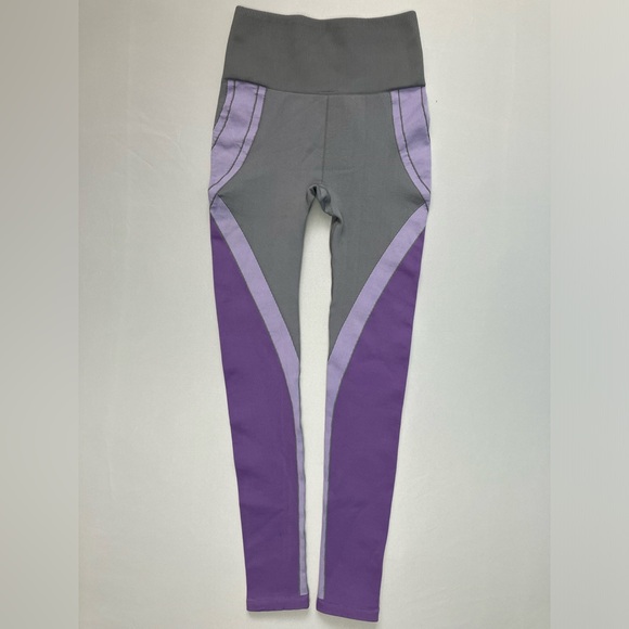Fabletics Sofia Seamless Crop Top & Legging Frosted Lilac 2 Piece Workout Set XS - Picture 7 of 10